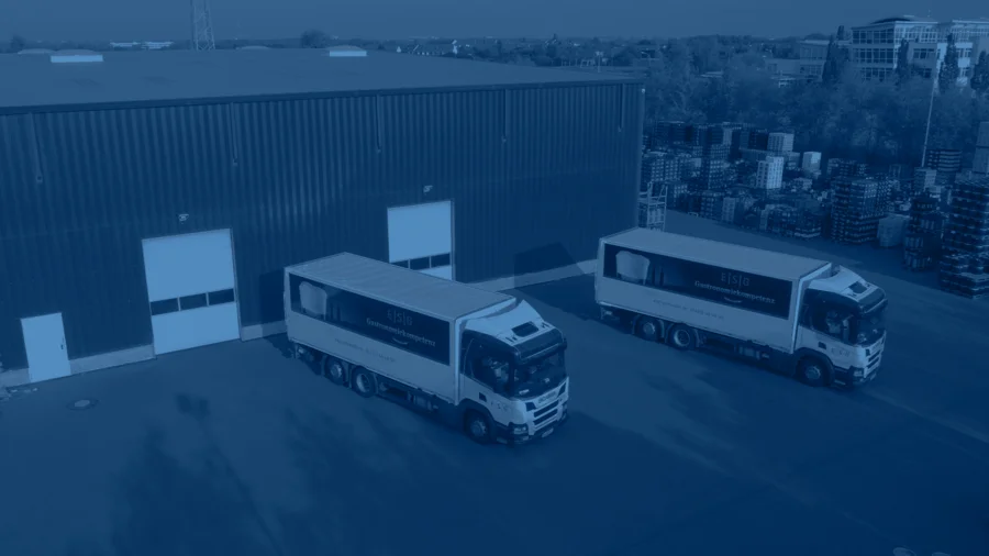 ESG-LKWs vor dem Standort Kabelsketal | Drinkport