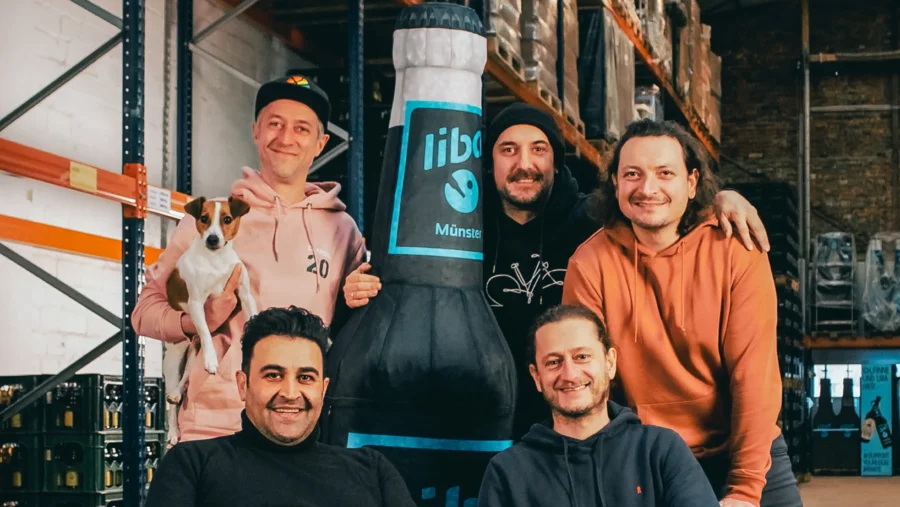 Das liba Getränke Team in seiner Lagerhalle in Münster  | Drinkport