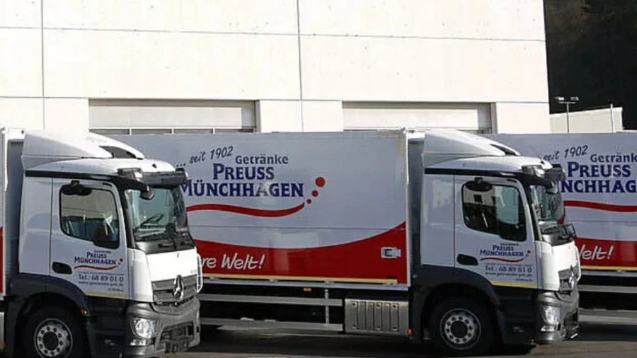 LKWs vor dem Sitz von Preuss Münchhagen Getränke | Drinkport